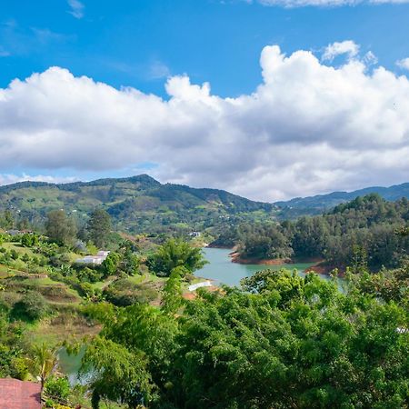 Descanso Bajo La Piedra Del Penol Guatapé Exterior foto