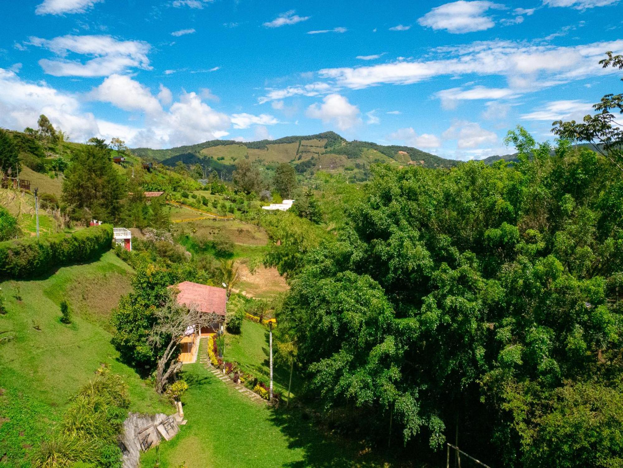 Descanso Bajo La Piedra Del Penol Guatapé Exterior foto