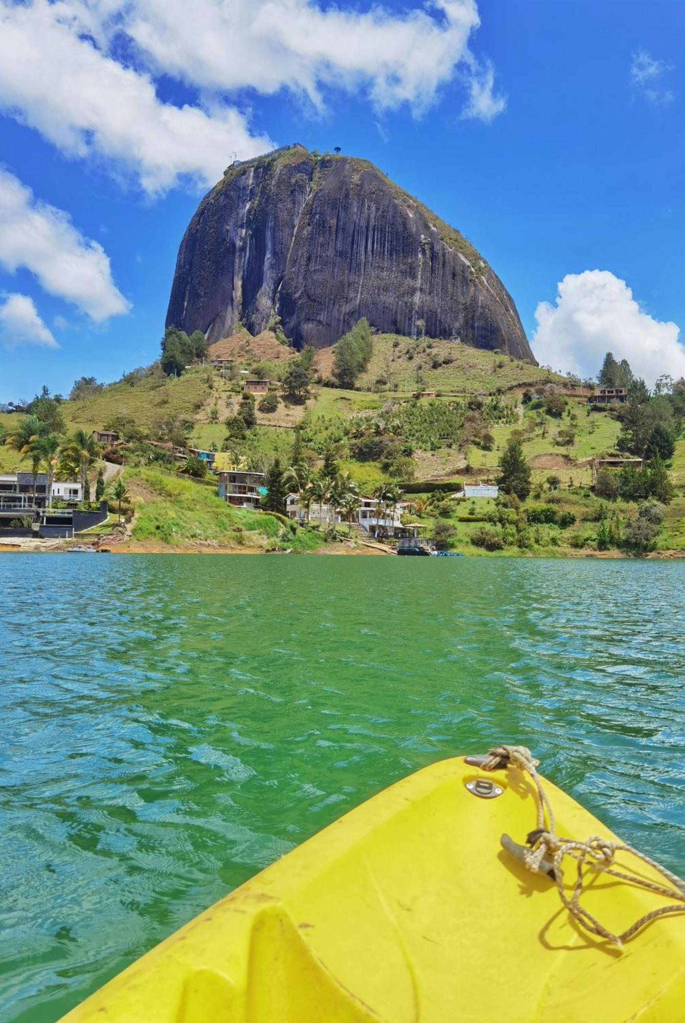 Descanso Bajo La Piedra Del Penol Guatapé Exterior foto