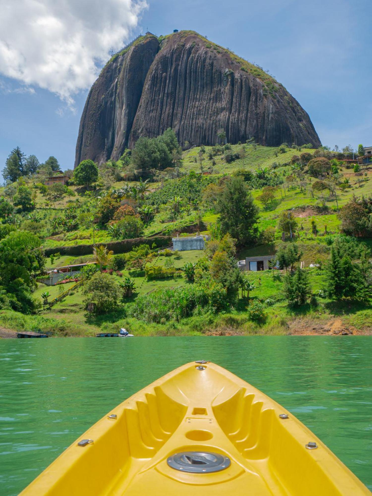 Descanso Bajo La Piedra Del Penol Guatapé Exterior foto
